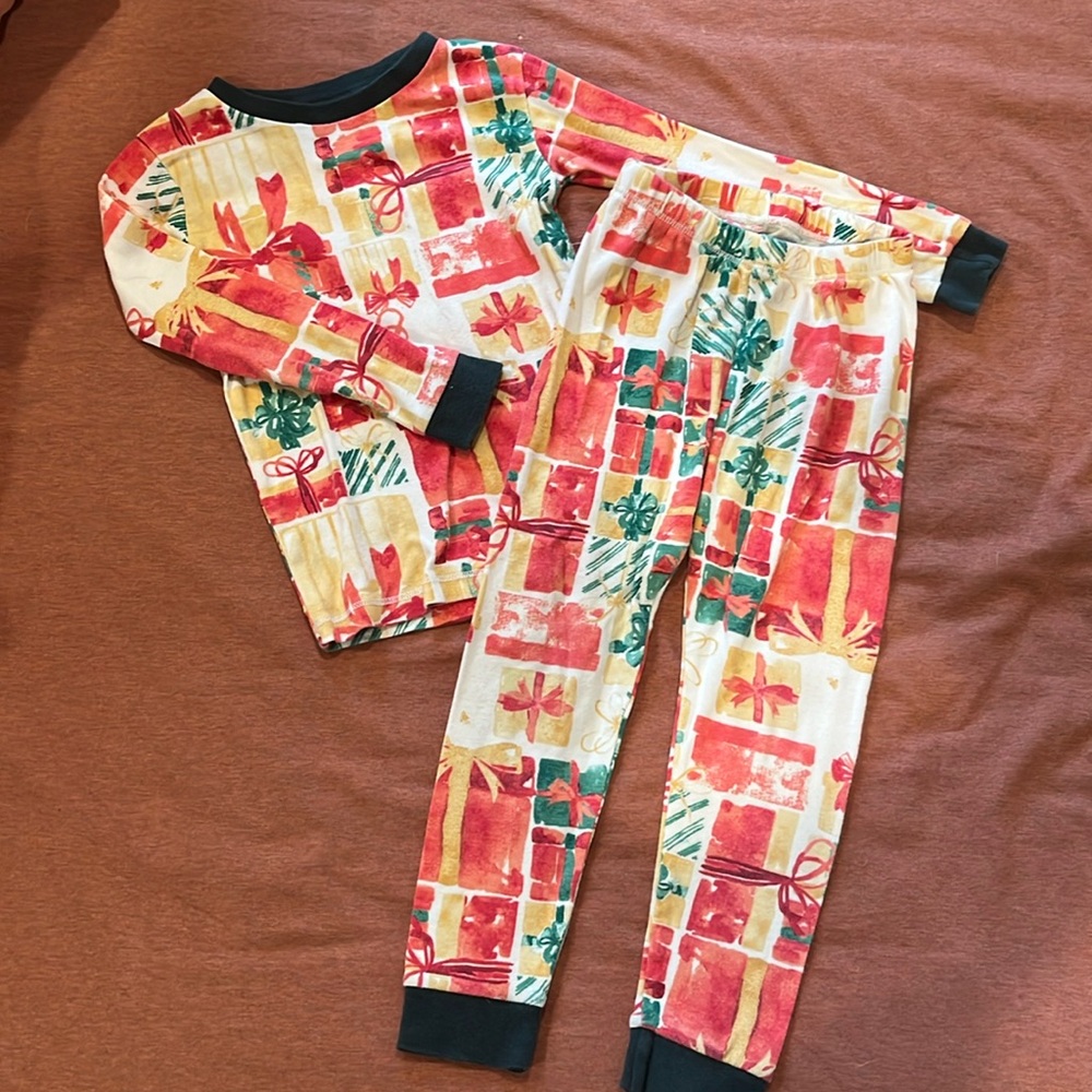 Burt’s Bees Christmas pajamas size 4T SEE PICS